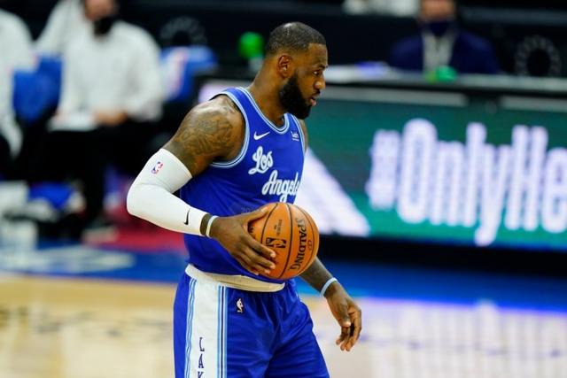 NBA新赛季12位顶尖球星评选，库里位列第8，詹姆斯与杜兰特未入榜